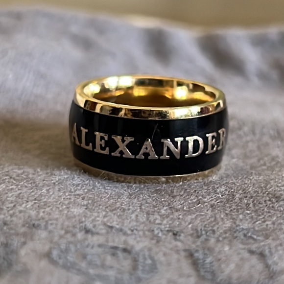 Authentic pre passing Alexander McQueen black enamel gold signature ring w/pouch - Picture 8 of 13